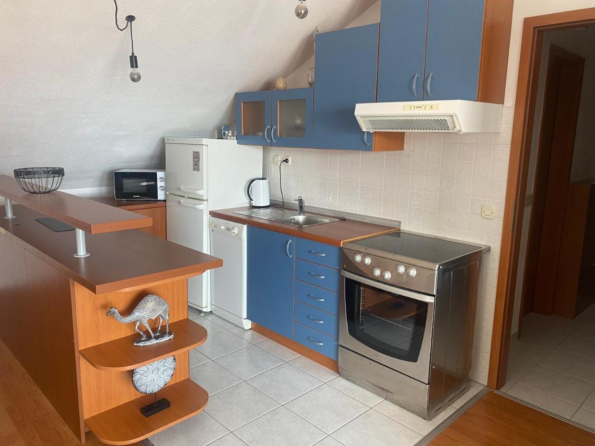 Top Floor Apartment With Sea View Каштела Экстерьер фото