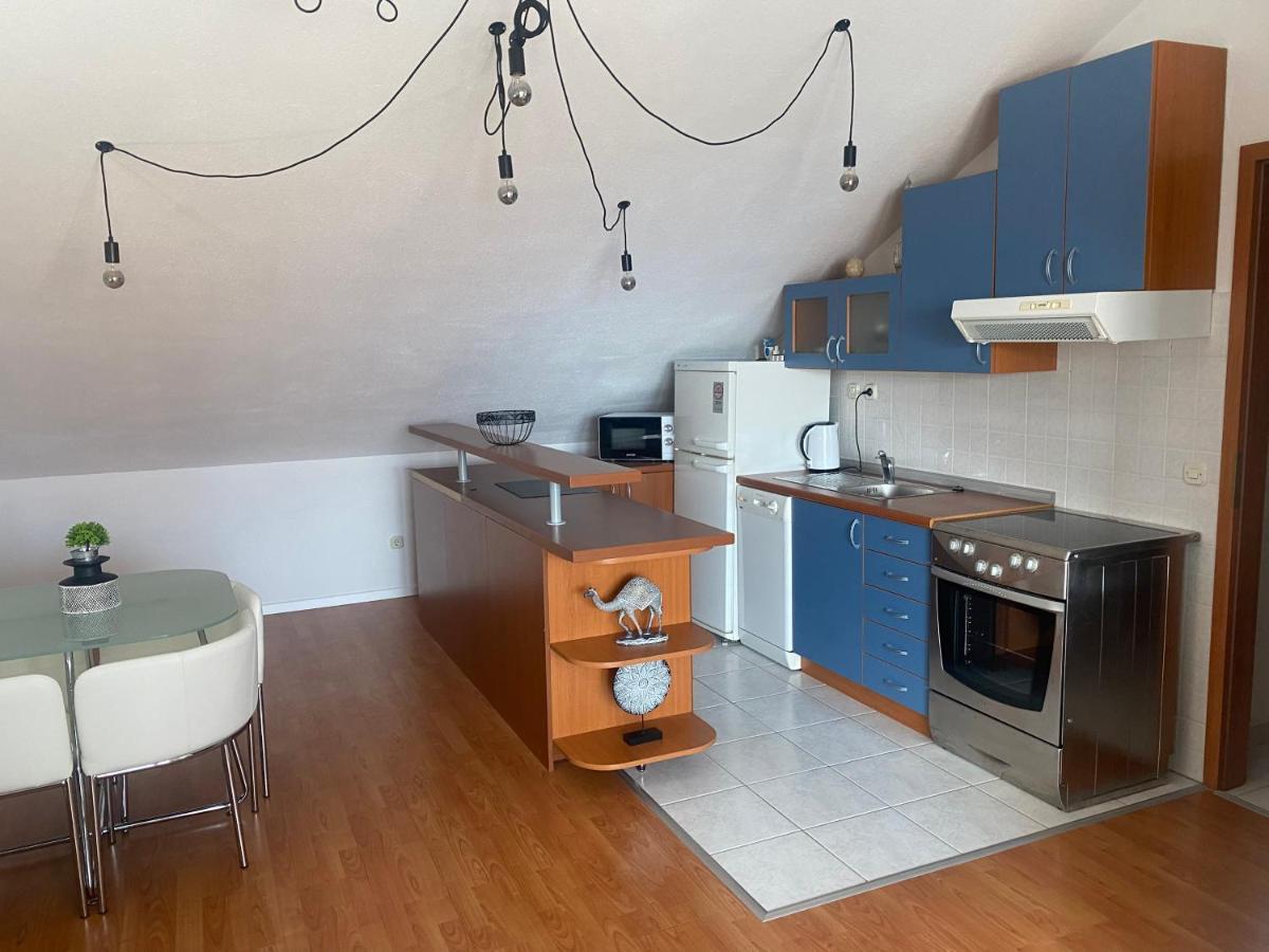 Top Floor Apartment With Sea View Каштела Экстерьер фото